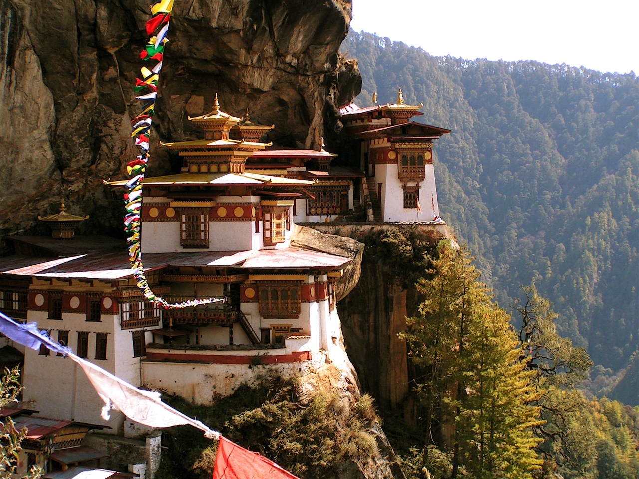 https://d3r8gwkgo0io6y.cloudfront.net/upload/Taktsang Monastery 03.jpg